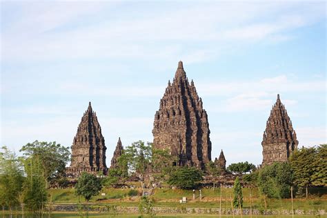 Der Loro Jonggrang Tempel: Ein monumentales Zeugnis hinduistischer Architektur und mystischer Legenden!